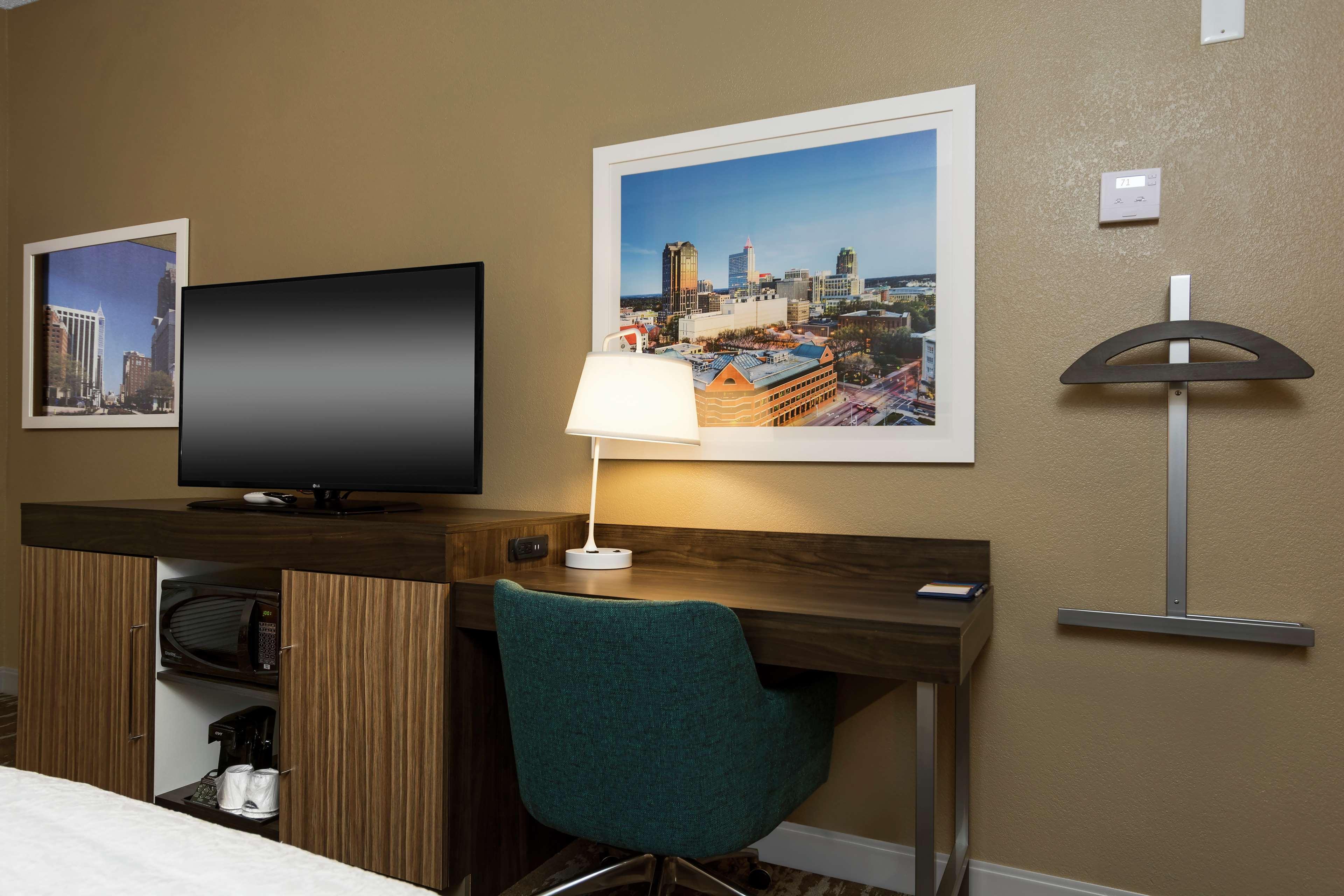 Hampton Inn & Suites Raleigh Cary Lenovo Center Exterior foto