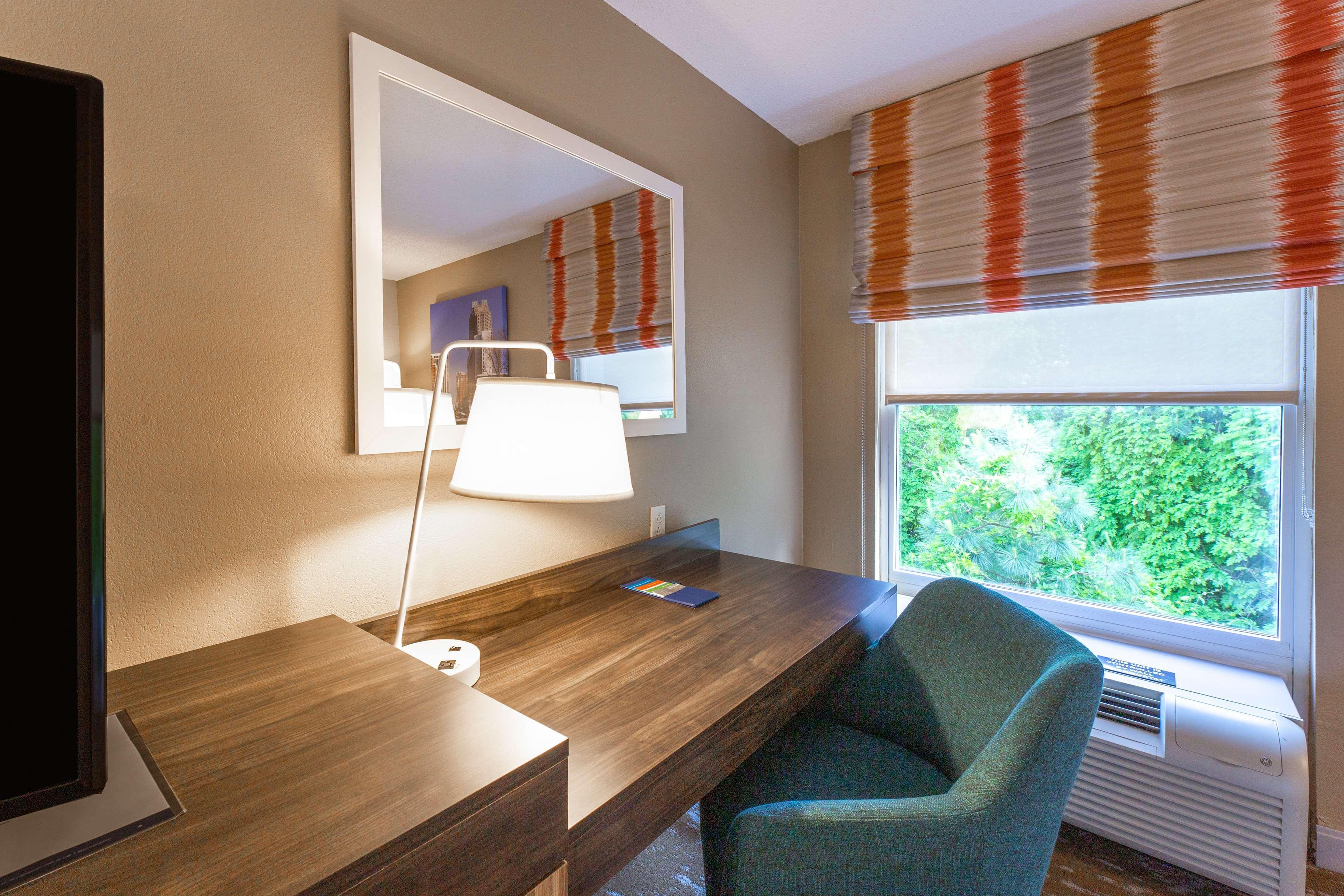 Hampton Inn & Suites Raleigh Cary Lenovo Center Exterior foto