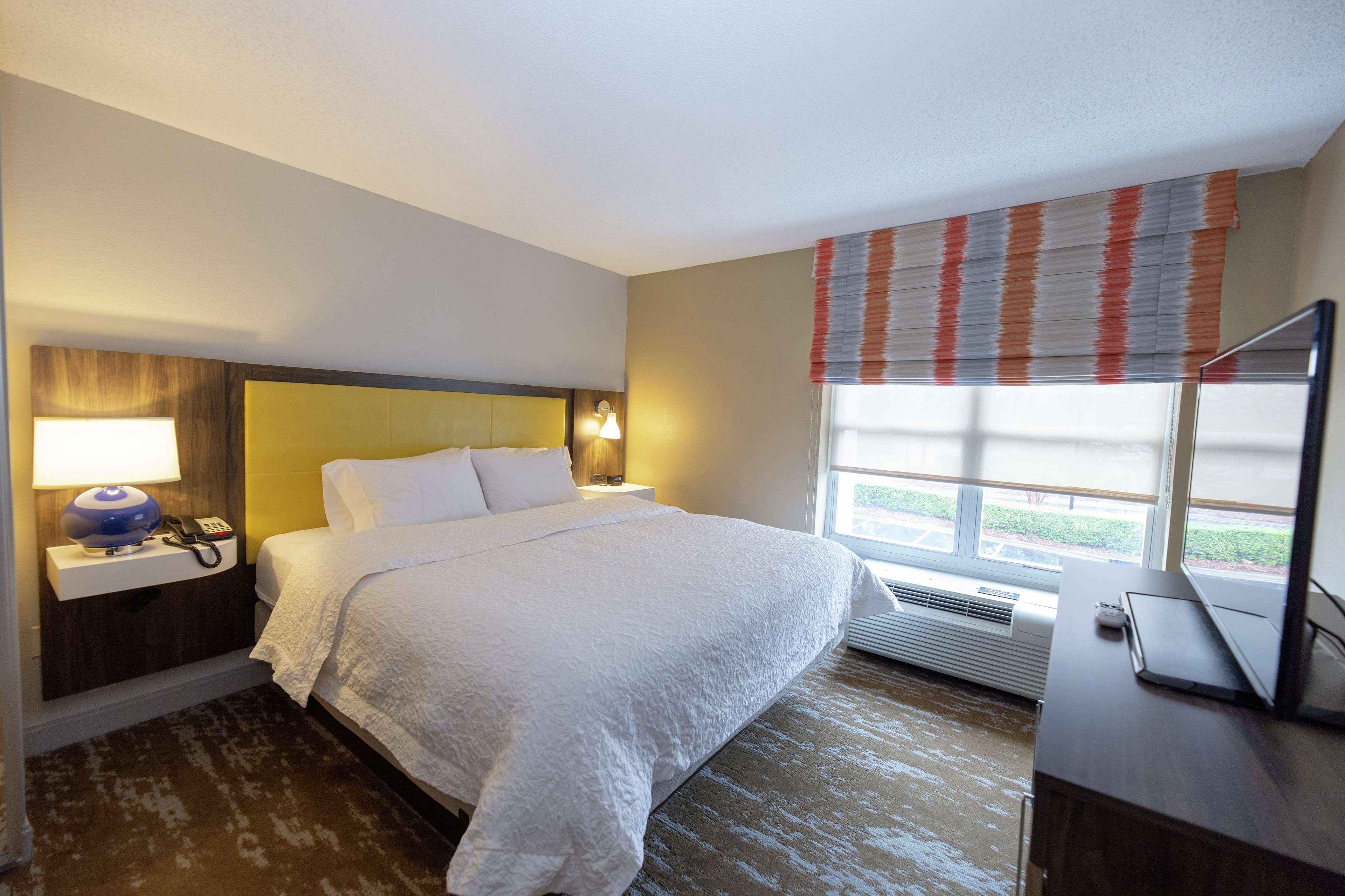 Hampton Inn & Suites Raleigh Cary Lenovo Center Exterior foto