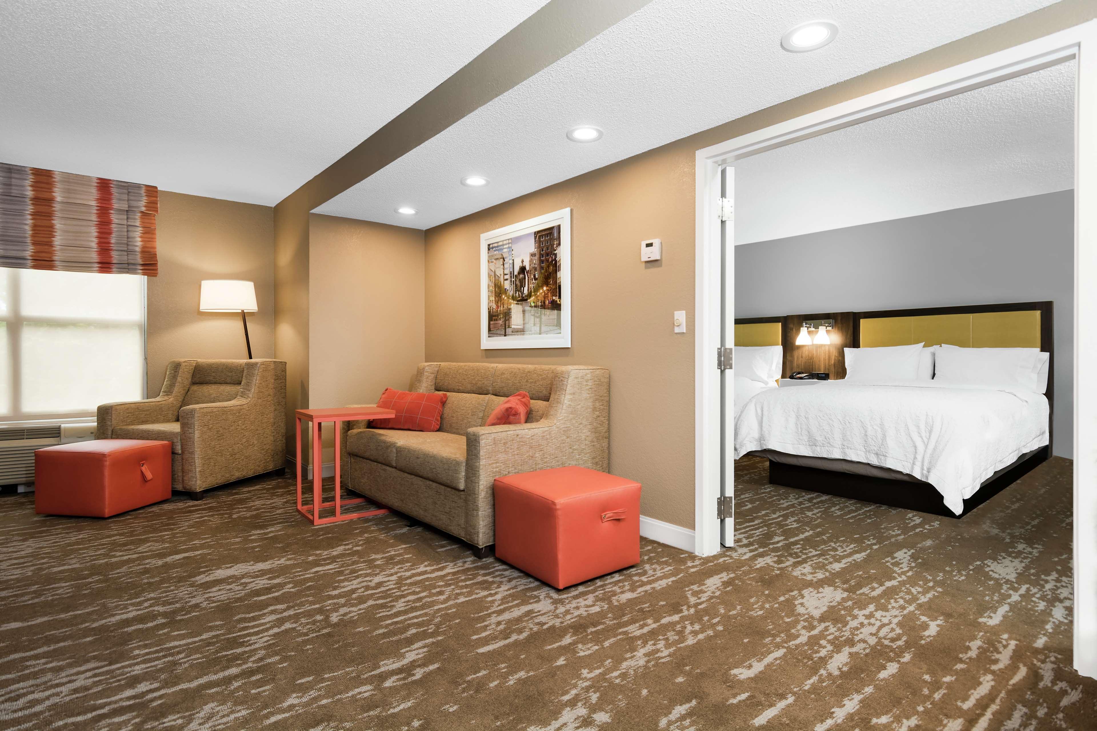 Hampton Inn & Suites Raleigh Cary Lenovo Center Exterior foto