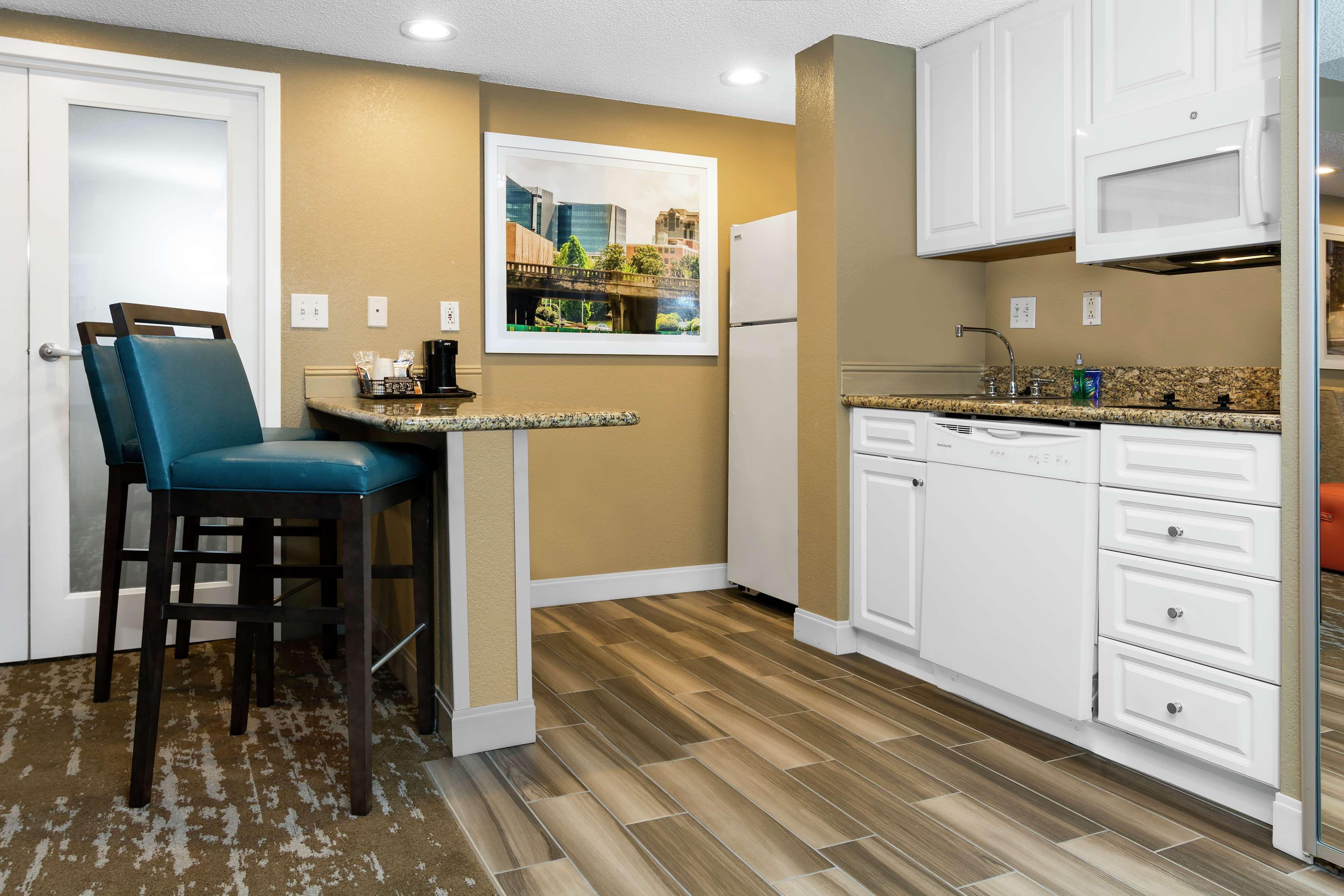 Hampton Inn & Suites Raleigh Cary Lenovo Center Exterior foto