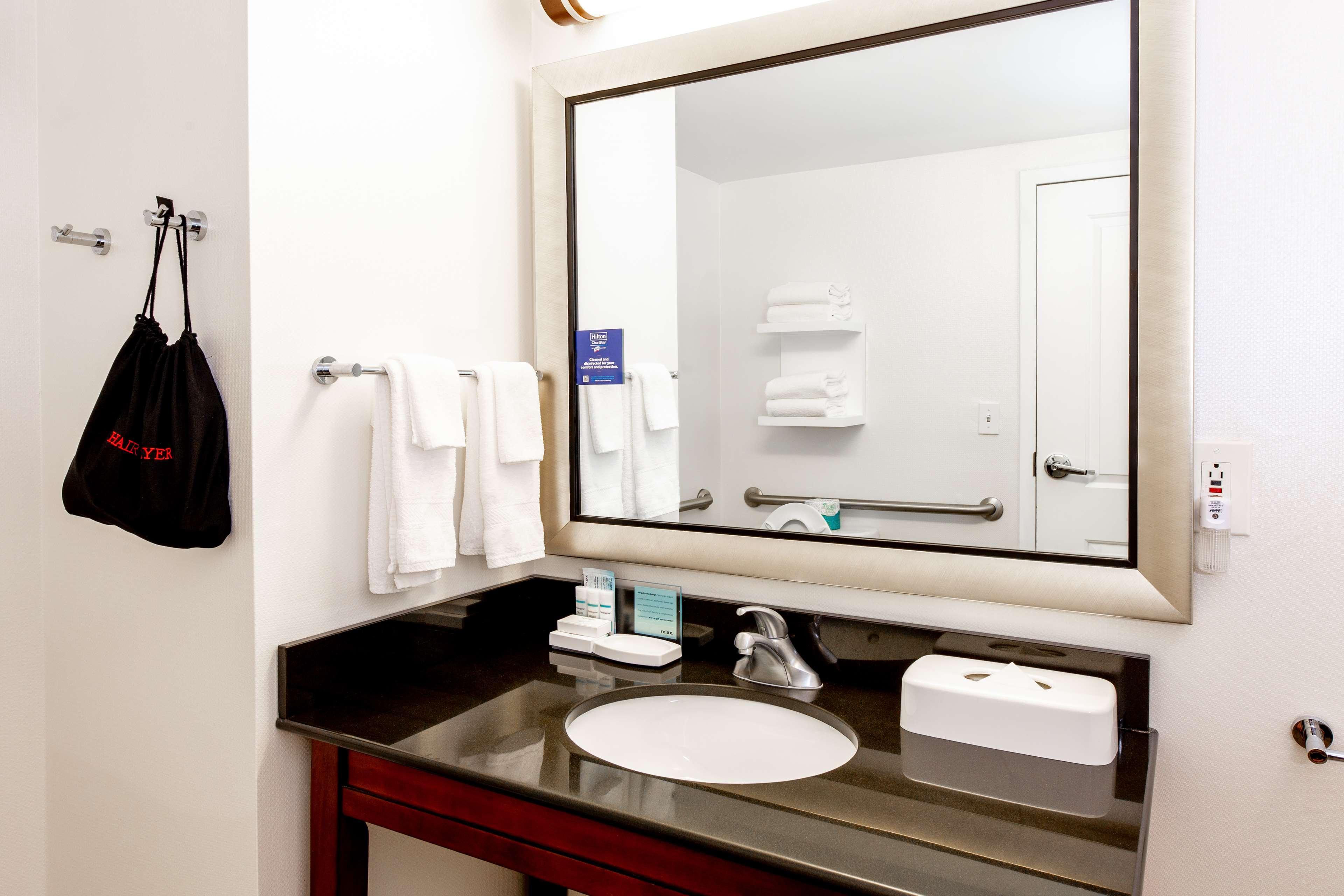 Hampton Inn & Suites Raleigh Cary Lenovo Center Exterior foto
