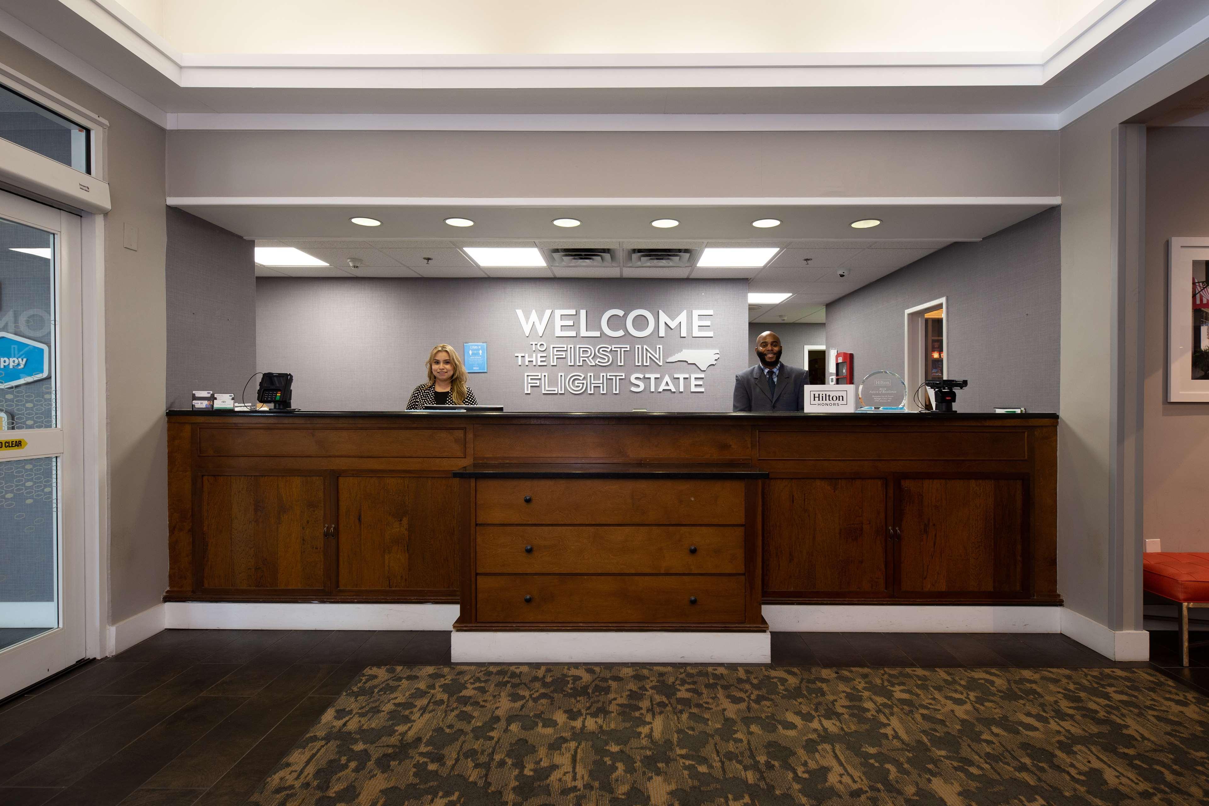 Hampton Inn & Suites Raleigh Cary Lenovo Center Exterior foto