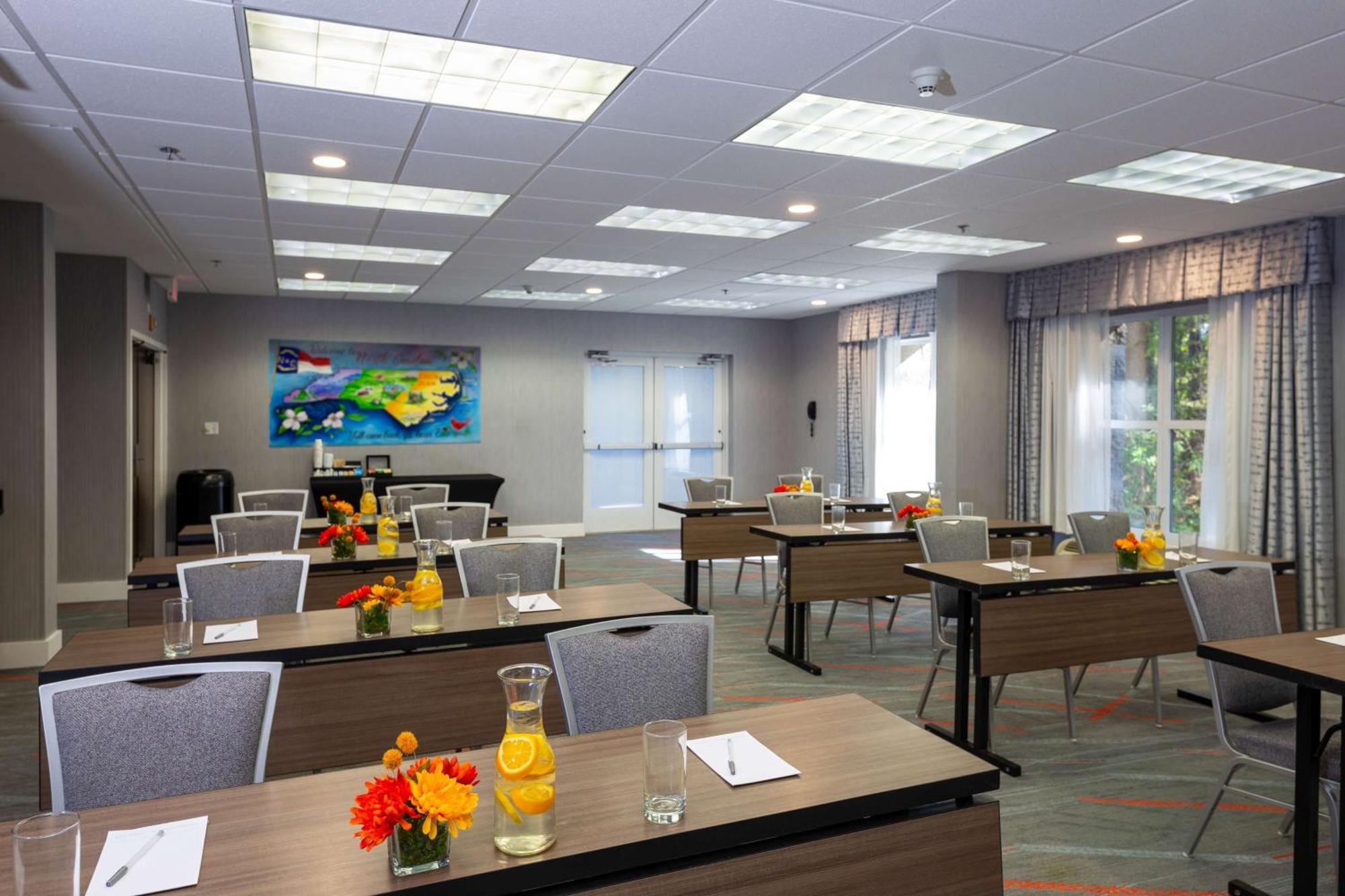 Hampton Inn & Suites Raleigh Cary Lenovo Center Exterior foto